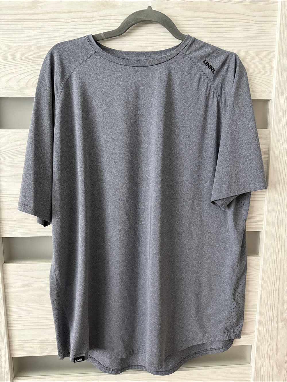 UNRL Men's Short-Sleeve Performance Tee — Gray